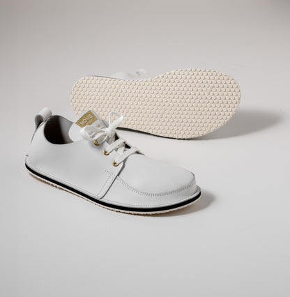Alby barefoot white
